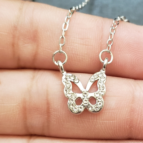 Rhinestone Butterfly Pendant Necklace silver - Picture 6 of 6